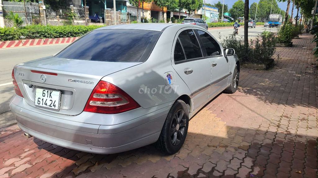 Mercedes 2004 C180K Classic  - 88 km. Mua bán Ô tô tại Thành phố Thủ Dầu Một Bình Dương được đăng bởi THANH DUY hình 3
