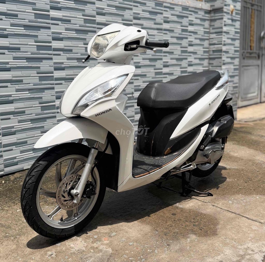 Honda Vision 2013 в хорошем ухоженном состоянии, тихий двигатель, номера Фуйен