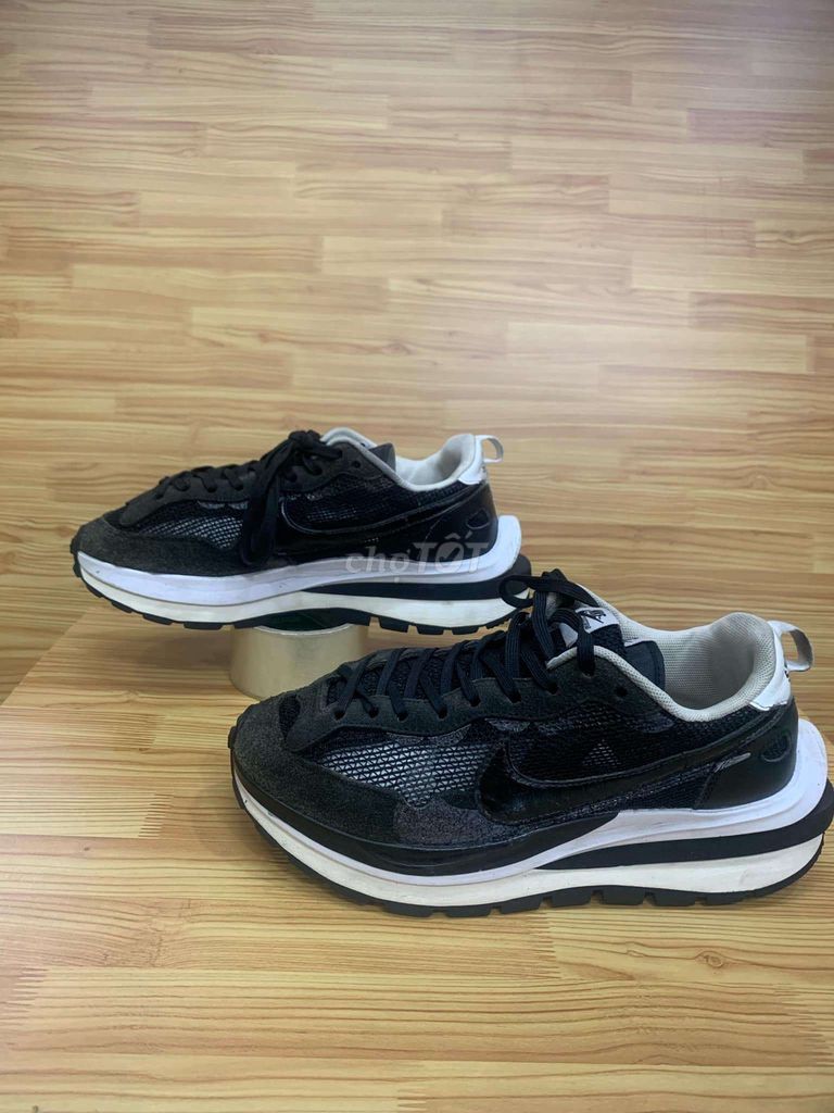 Bán đôi Nike sacai sz 42 cho ae về đi cho ngầu