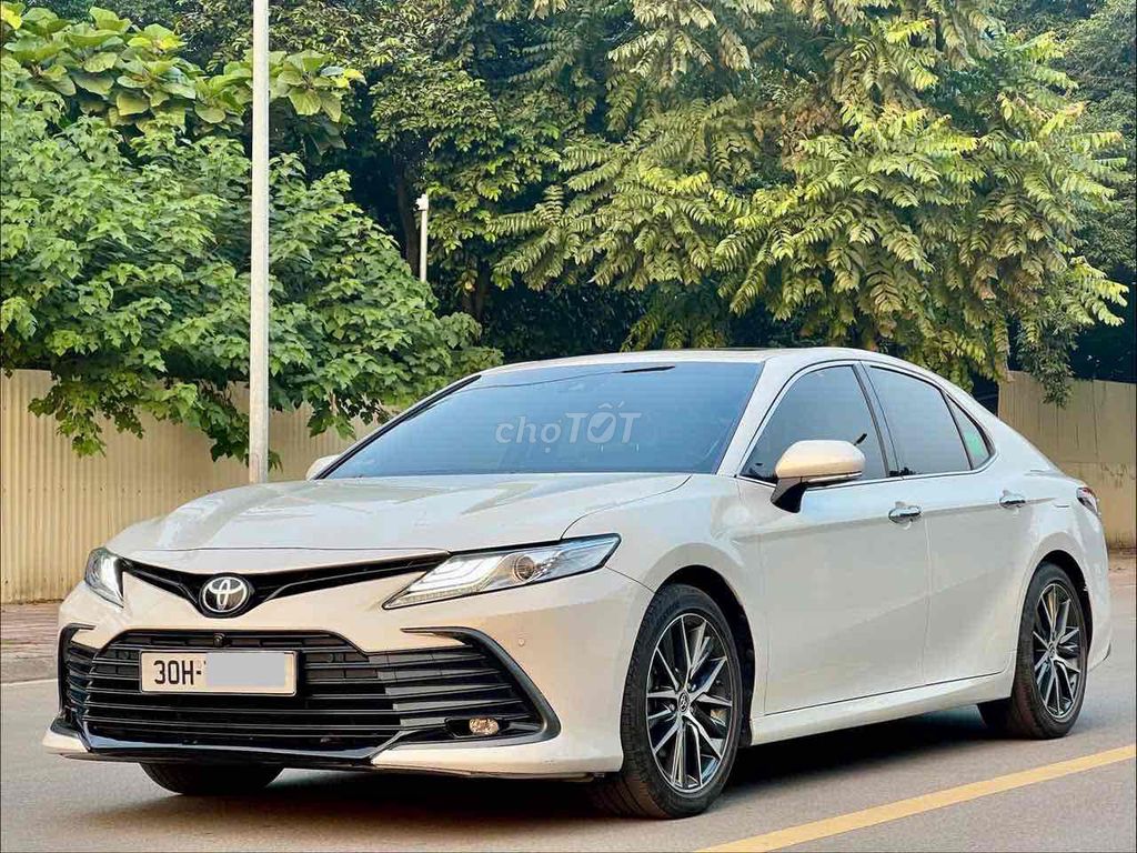 Toyota Camry 2022 2.5 Q - 43000 km. Mua bán Ô tô tại Quận Long Biên Hà Nội được đăng bởi Trang Gala hình 2