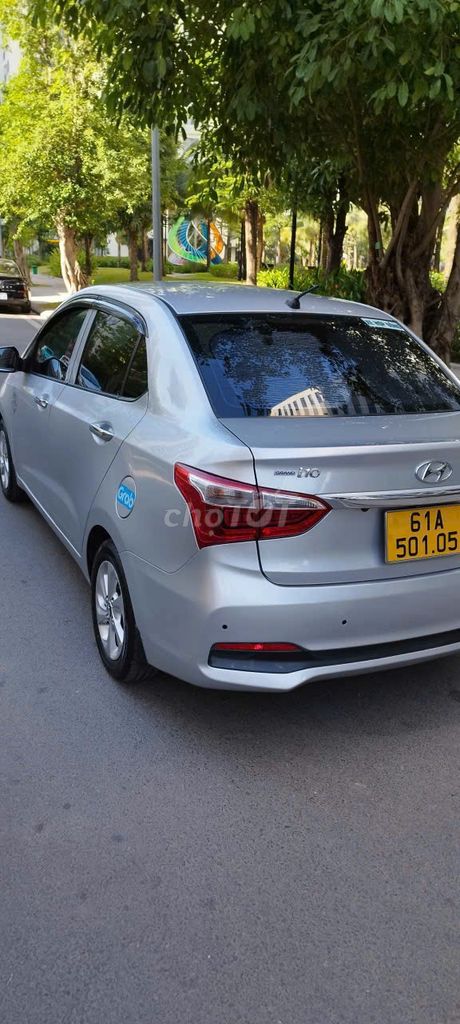 Hyundai i10 Sedan 2018 Серебристый