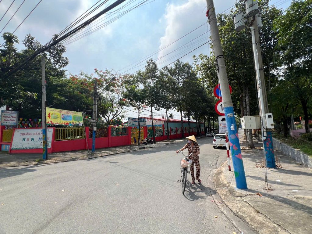 Cần bán lô đất, sổ hồng, thổ cư 201,8 m2 gần khu dân cư Biconsi