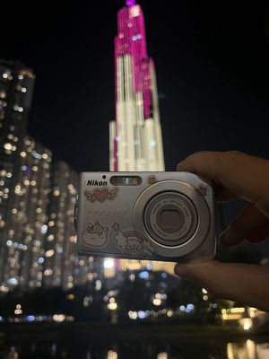 Compact Nikon coolpix S202
