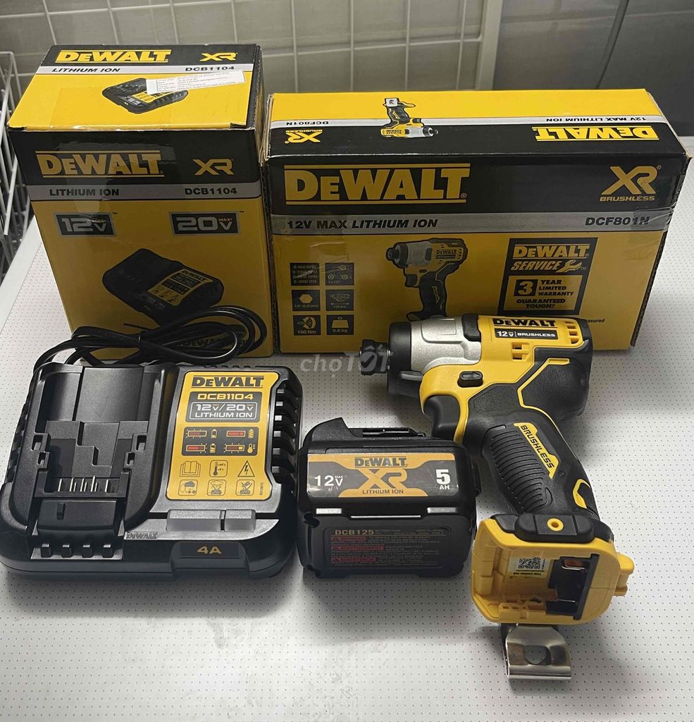 Bộ chuyên vít Dewalt DCF801 kèm pin, sạc nhanh