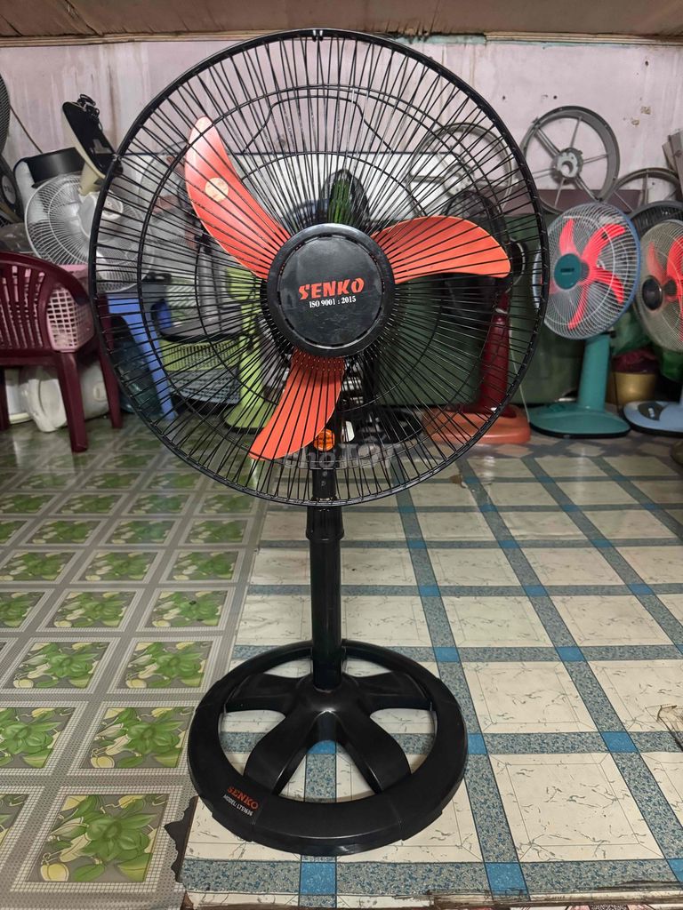 Quạt đứng Senko D40 Đen, Cam chạy mạnh êm. Mua bán Quạt tại Quận 1 Tp Hồ Chí Minh được đăng bởi Chú Nghị BÁN QUẠT VÀ SỬA ĐỒ ĐIỆN CŨ hình 1