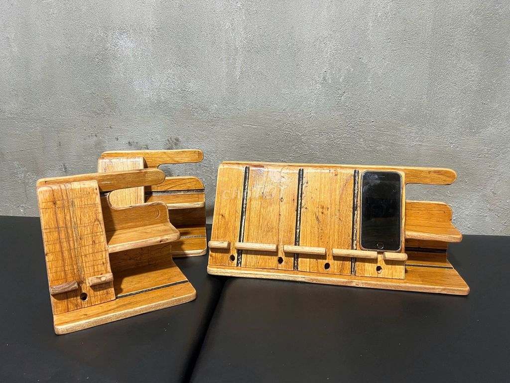 Kệ điện thoại Gỗ Nâu Để bàn Tự làm. Mua bán Đồ dùng văn phòng tại Thành phố Vũng Tàu Bà Rịa - Vũng Tàu được đăng bởi Thích Làm (Tân Nguyễn Tattoo) hình 1