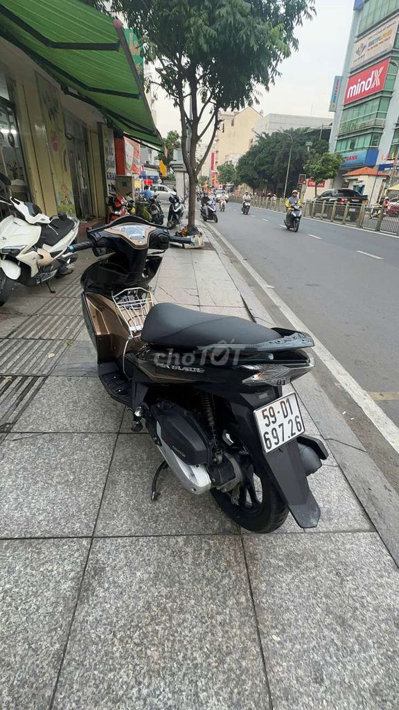 Honda air blade 2014 mới 90% biển số thành phố. Mua bán Xe máy tại Quận Tân Phú Tp Hồ Chí Minh được đăng bởi Tuanduy hình 4