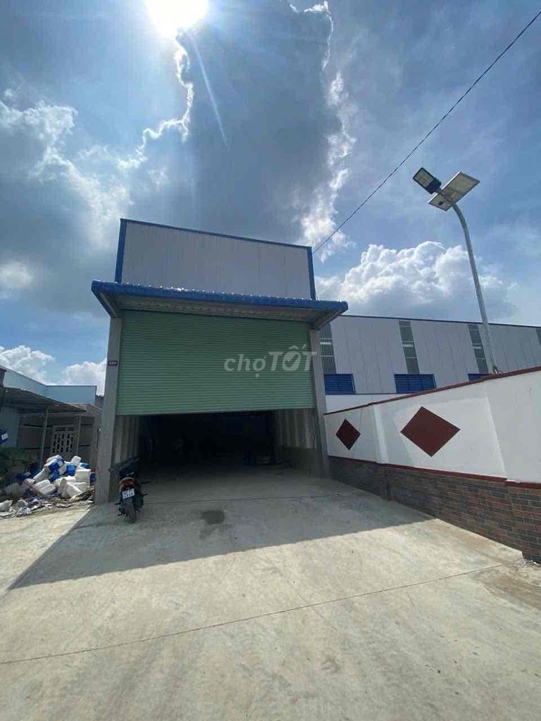 Kho xưởng 1200m2 đức hoà thượng long an gần tỉnh lộ 823D