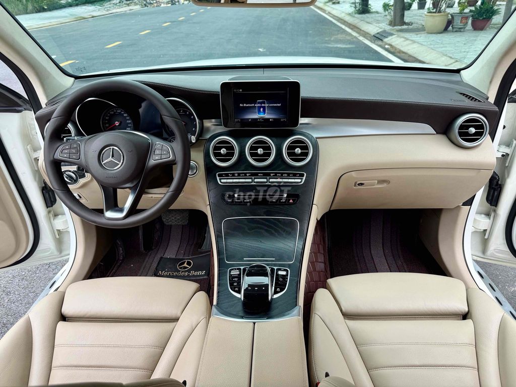 Mercedes Benz GLC Class 2018 300 4MATIC AT - 54000. Mua bán Ô tô tại Quận 6 Tp Hồ Chí Minh được đăng bởi Quang Thuận Quân hình 10