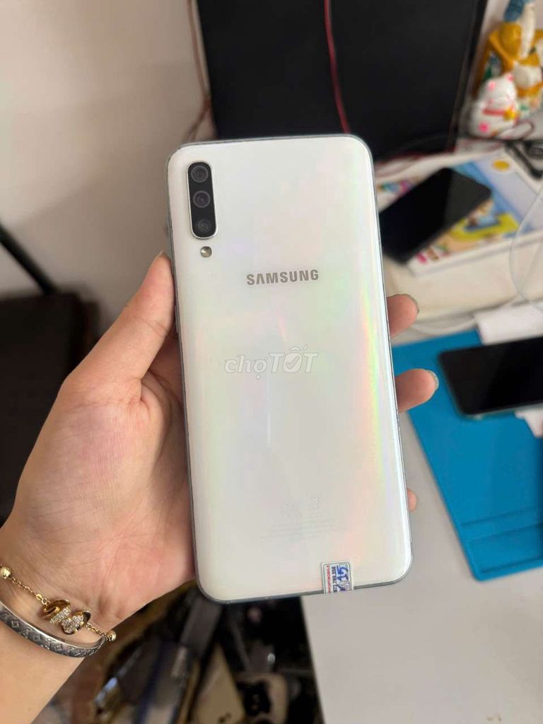 Samsung A50, 4/64g, mất vân, máy oke. Mua bán Điện thoại tại Thành phố Thủ Dầu Một Bình Dương được đăng bởi Phước Mobile hình 1