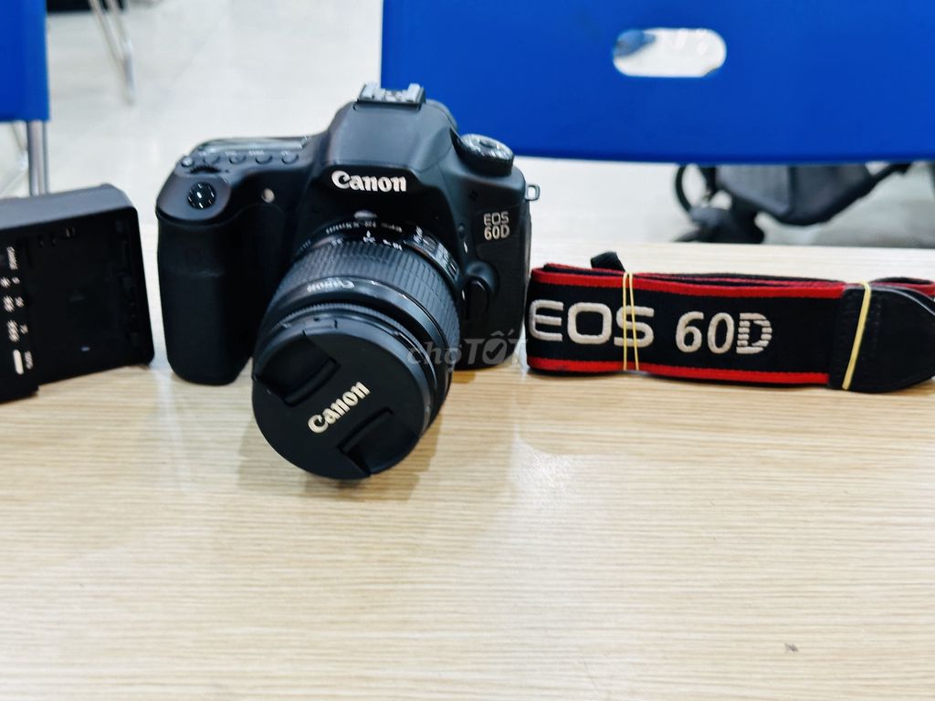 CANON 60D KÈM 18-55 IS 2 HÌNH THỨC ĐẸP RẤT HIẾm