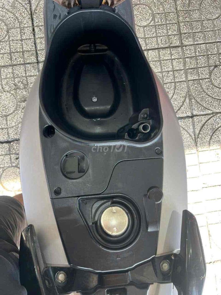 Honda Vision 2020 màu Xám. Mua bán Xe máy tại Huyện Bình Chánh Tp Hồ Chí Minh được đăng bởi long nhan hình 4