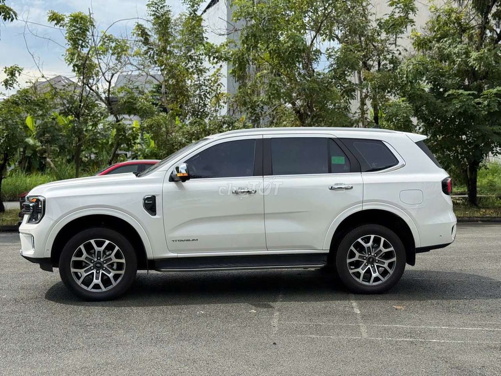 Ford Everest 2023 Titanium 2.0 AT 4x4 - 35000 km. Mua bán Ô tô tại Thành phố Thủ Đức Tp Hồ Chí Minh được đăng bởi VÕ NGỌC HOÀNG hình 3