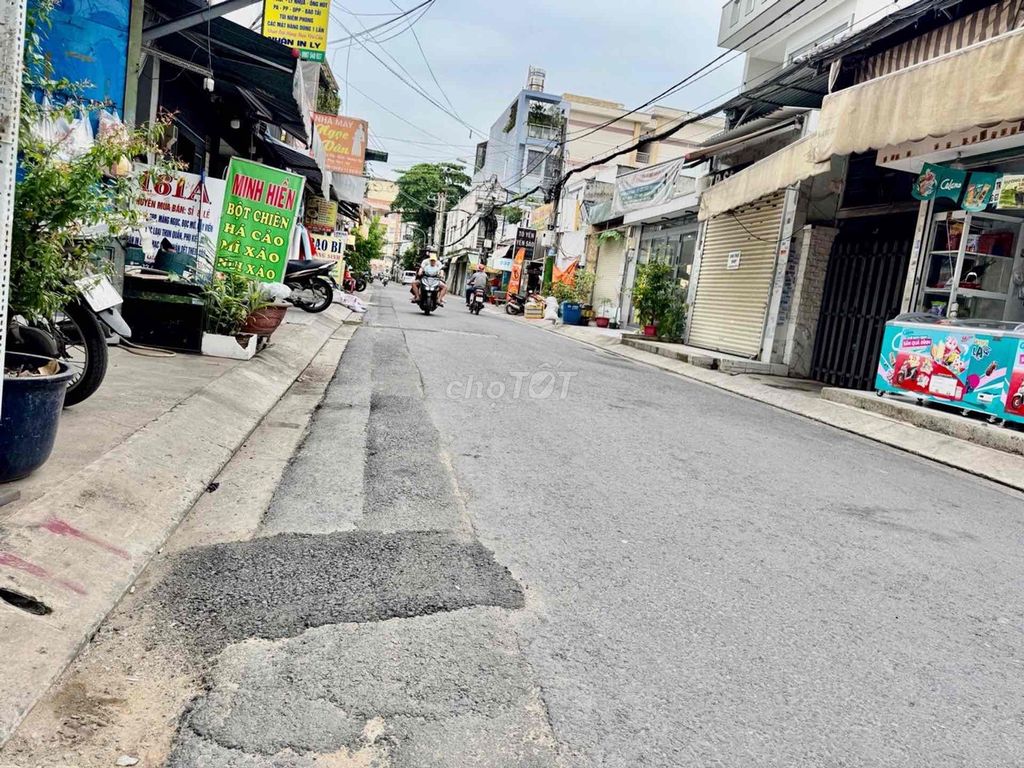 Bán gấp nhà 4PN 75m² hẻm xe hơi Nguyễn Thành Vĩnh, chỉ 5,6 tỷ