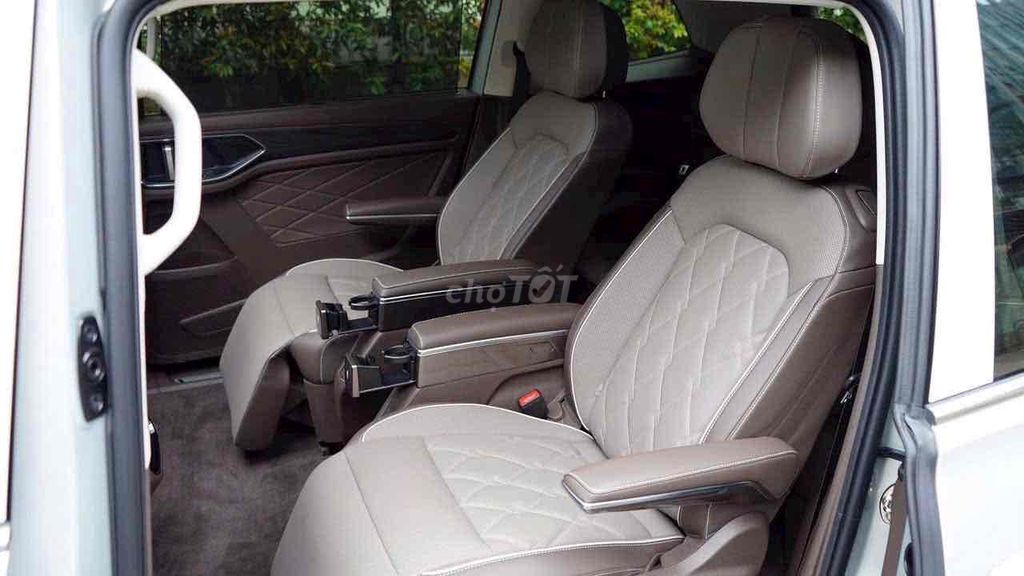 Volkswagen Viloran giá *** miền Nam. Mua bán Ô tô tại Quận 12 Tp Hồ Chí Minh được đăng bởi Phong GT Car hình 5