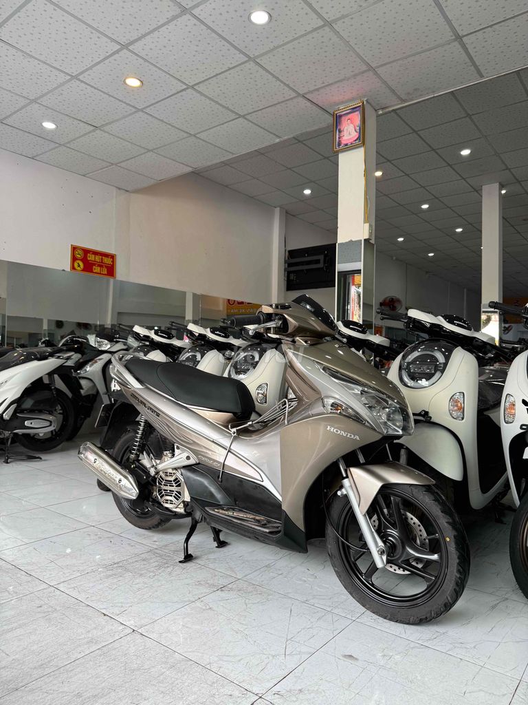 AIR BLADE 2012. Xém Cọp - Cực Đẹp - Máy Zin Êm Ấm. Mua bán Xe máy tại Thành phố Rạch Giá Kiên Giang được đăng bởi XE MÁY CŨ TÂN 128 hình 12