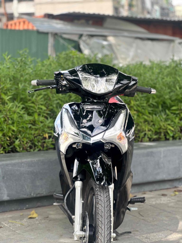 Черный циферблат Honda Future 2019