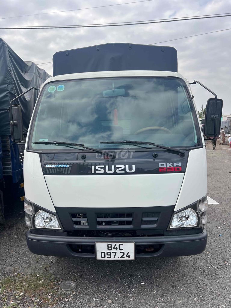 Isuzu QKR 230. Đợi 2022.Tải 2495kg..Thùng 3.6m . T