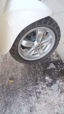 Bánh xe Piaggio Vespa Trắng Đã sử dụng. Mua bán Phụ tùng xe tại Thành phố Thuận An Bình Dương được đăng bởi Thông