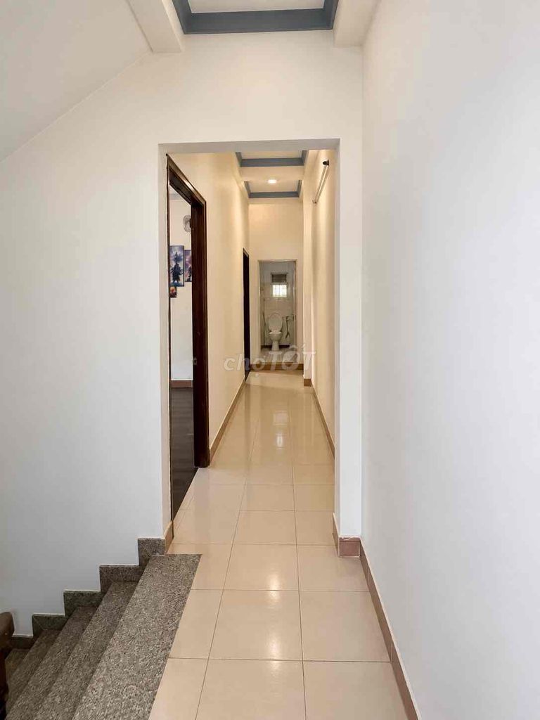 УГЛОВОЙ ДОМ В ПЕРЕУЛКЕ 258 DUONG BA TRAC – 163,2 М² – 5 СПОЛЬЕН – 3 ЭТАЖА + ТЕРРАСА