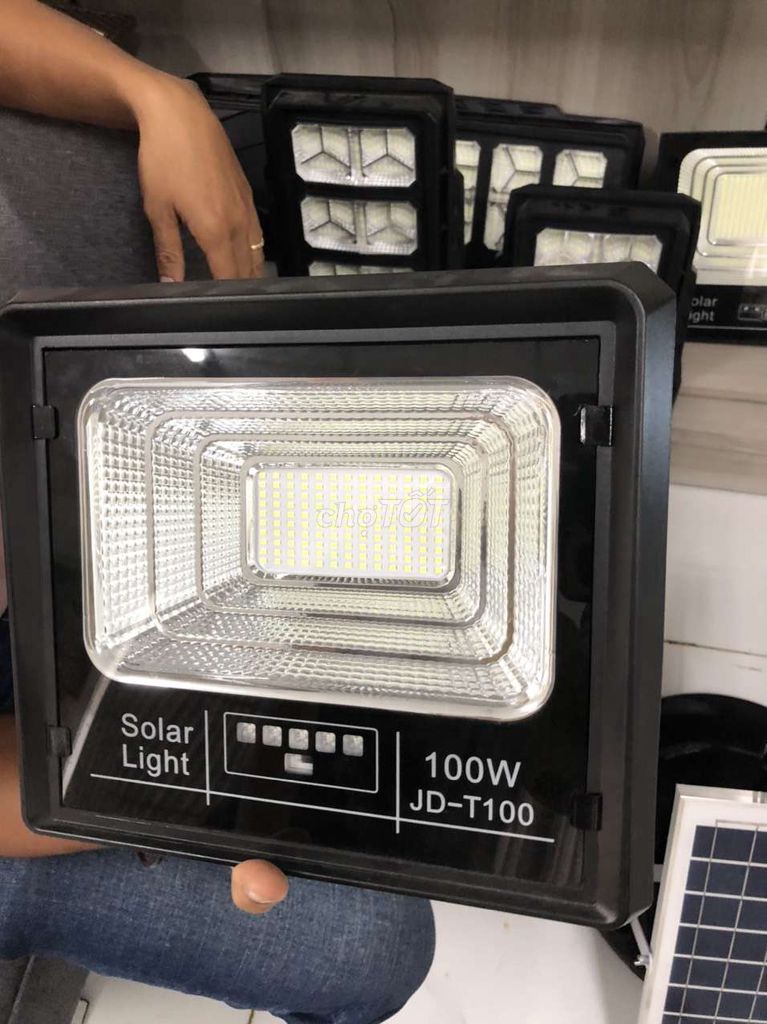 Đèn Năng lượng mặt trời Pha led JD-T100 (100W)