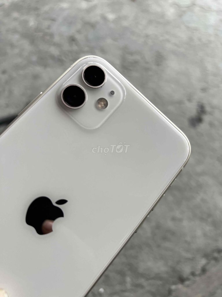 cần bán iPhone 11 trắng 64