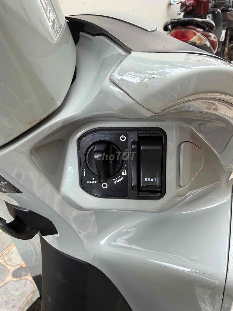 honda vision bản thể thao,xe đẹp,mới đi 9800km. Mua bán Xe máy tại Thành phố Buôn Ma Thuột Đắk Lắk được đăng bởi phùng vĩnh hình 7