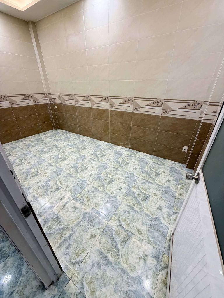 Huỳnh Văn Chính. Tân Phú (2pn, 3wc). Hẻm xe hơi. Dtsd 108m2