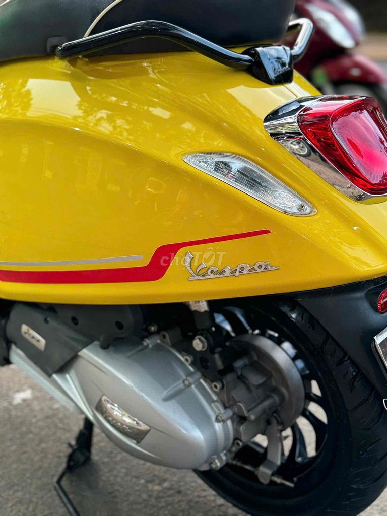 Piaggio Vespa Sprint ABS IGET 2022 Vàng Đen. Mua bán Xe máy tại Thành phố Buôn Ma Thuột Đắk Lắk được đăng bởi Ngô quốc Việt  hình 4