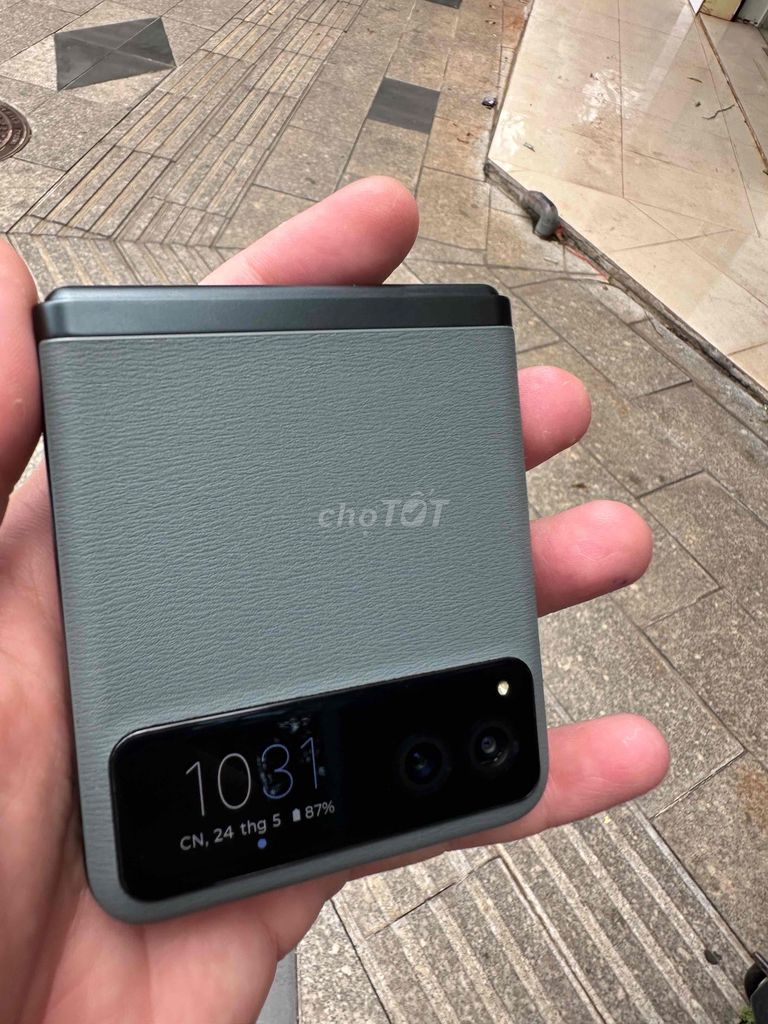 Motorola Razr Xám. Mua bán Điện thoại tại Thành phố Buôn Ma Thuột Đắk Lắk được đăng bởi Hugo  hình 1