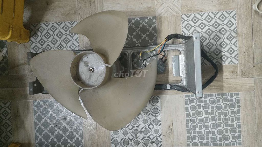 Quạt cục nóng điều hòa vs tải dây điên. Mua bán Máy lạnh, điều hoà tại Quận Tây Hồ Hà Nội được đăng bởi anh hình 1