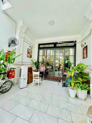 Cho thuê nhà góc ngay khu phố sầm uất Phan Xích Long , Phú Nhuận