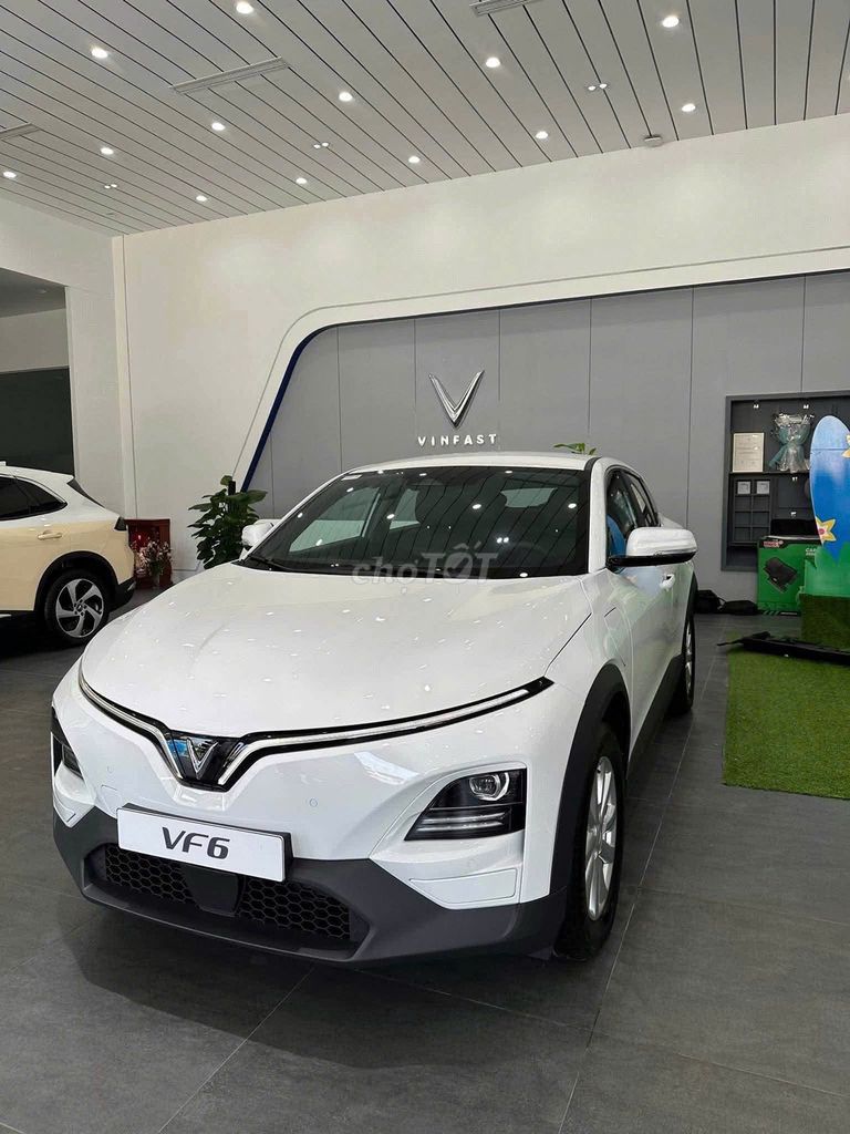Электромобиль VinFast VF6 Eco, белый