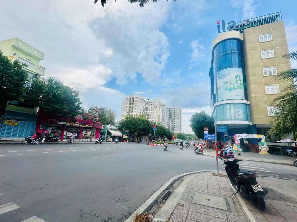 MẶT TIỀN LÊ VĂN VIỆT ĐANG KINH DOANH CHO THUÊ. Mua bán văn phòng, mặt bằng kinh doanh tại Thành phố Thủ Đức Tp Hồ Chí Minh được đăng bởi Duy Hoàng Land hình 3