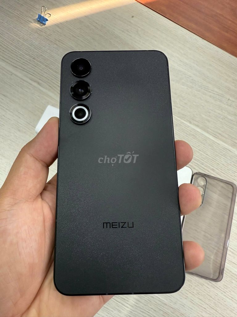 Meizu 21 chip 8 gen 3, ram 12/256