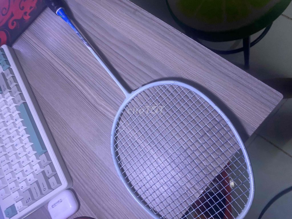 Cần bán 1 vợt yonex như hình