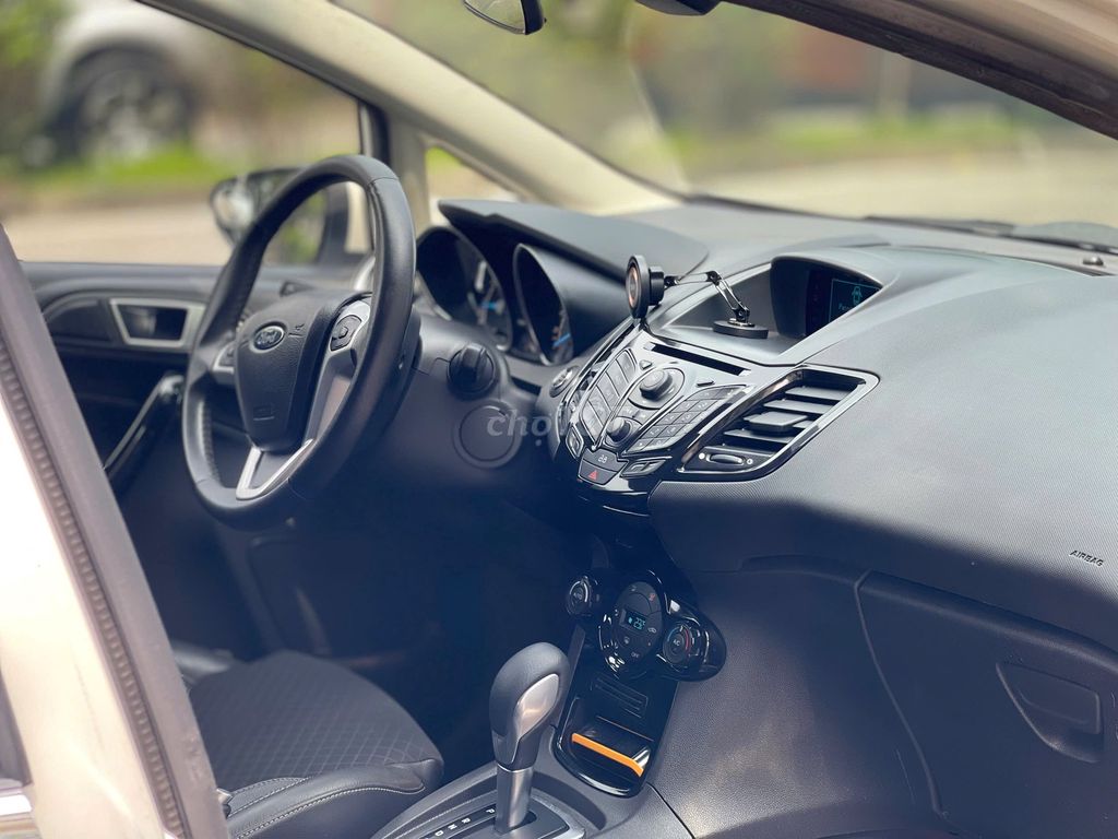 Ford Fiesta Sport 2016. Mua bán Ô tô tại Quận Long Biên Hà Nội được đăng bởi Long Biên Cars hình 10