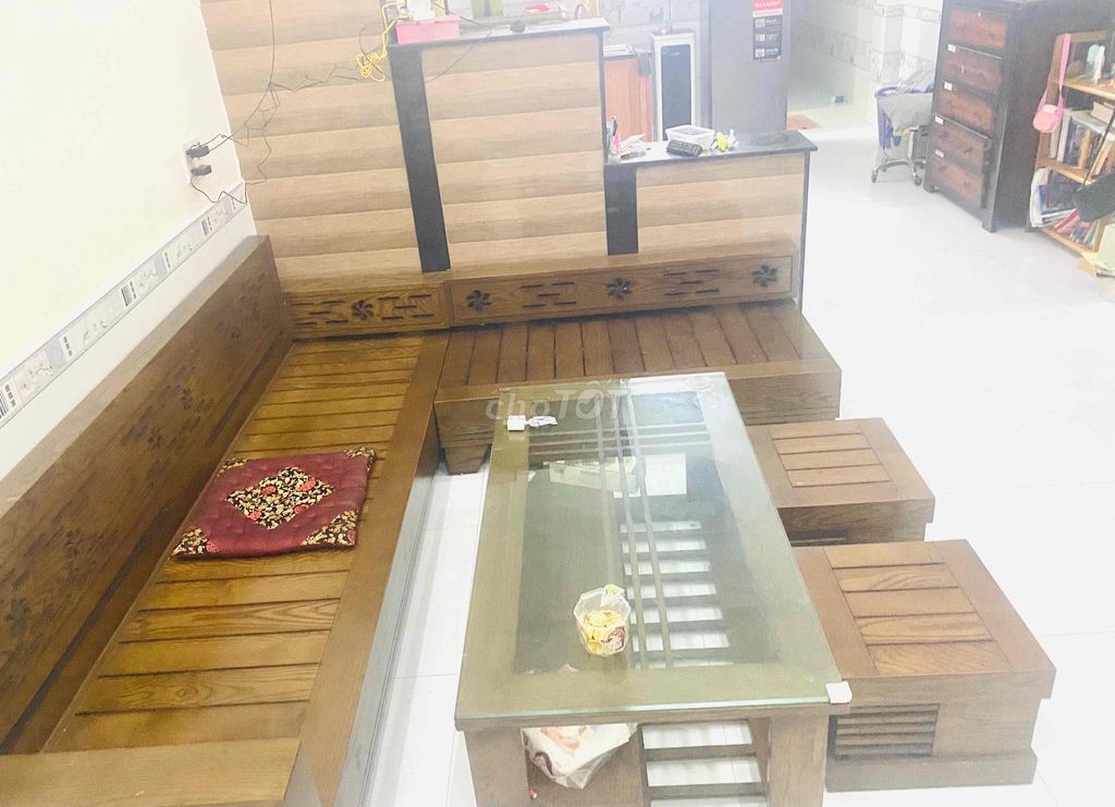 Bộ bàn ghế sofa Gỗ sồi Chữ L Cánh gián Mới 90%. Mua bán Bàn ghế tại Thành phố Biên Hòa Đồng Nai được đăng bởi Nga Tran hình 1