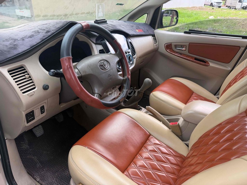 Toyota Innova G 2008 семейный автомобиль пробег 118 тыс. км