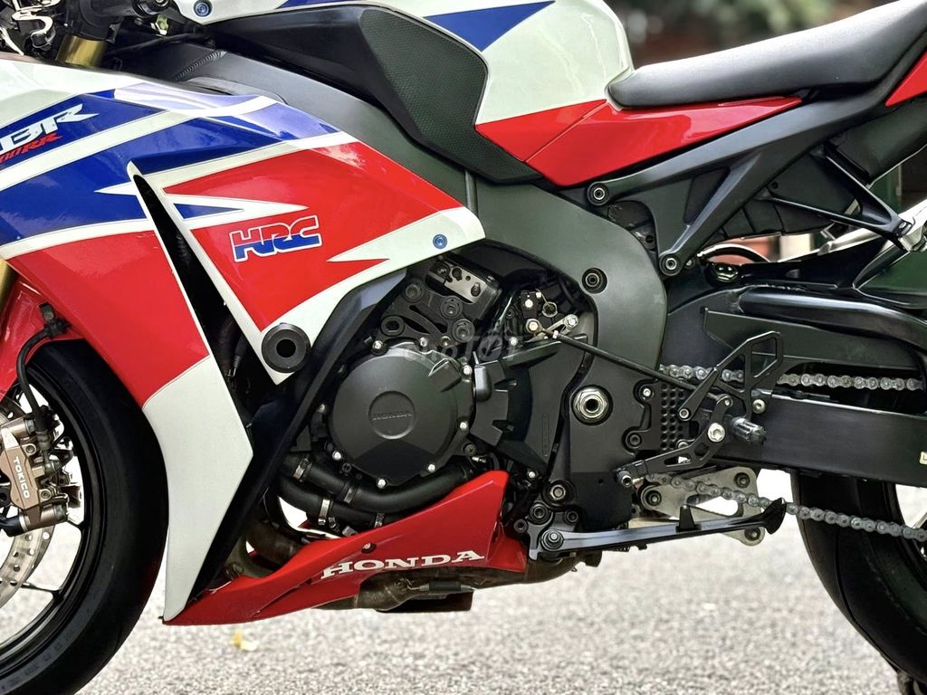 Cần bán Honda CBR1000 date 2014 biển TP. Mua bán Xe máy tại Quận 6 Tp Hồ Chí Minh được đăng bởi Thiên Trà Motor hình 14