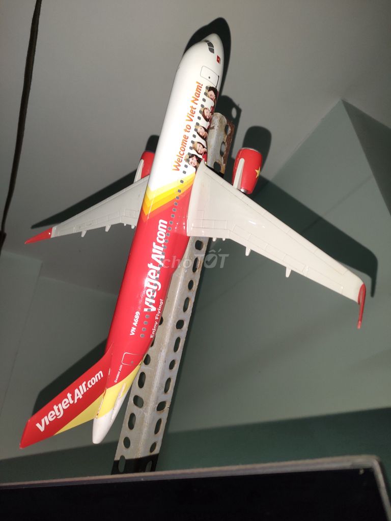 Mô hình máy bay Vietjet 50cm kim loại . Mua bán Sở thích khác tại Quận 7 Tp Hồ Chí Minh được đăng bởi Tuấn  hình 1