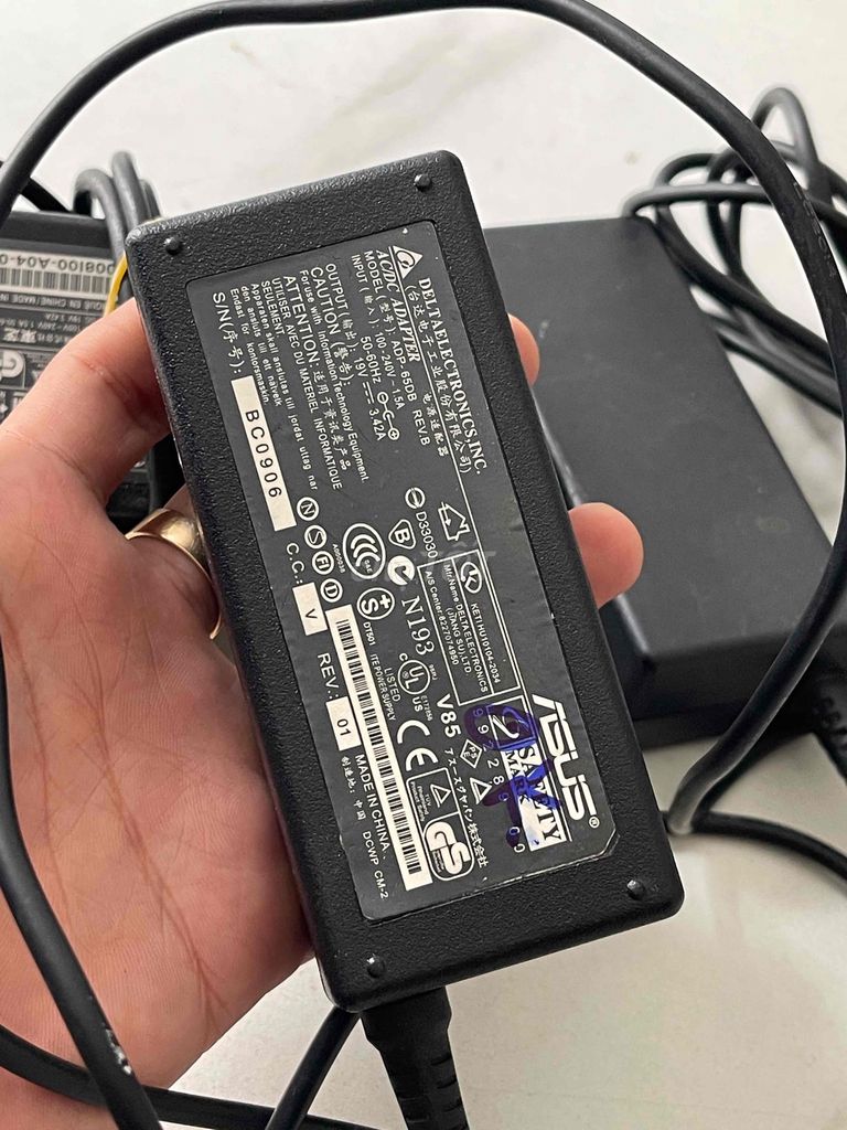 Sạc laptop Asus 65W chui lớn. Mua bán Phụ kiện (Màn hình, Chuột...) tại Quận Ninh Kiều Cần Thơ được đăng bởi Ngân trương hình 1