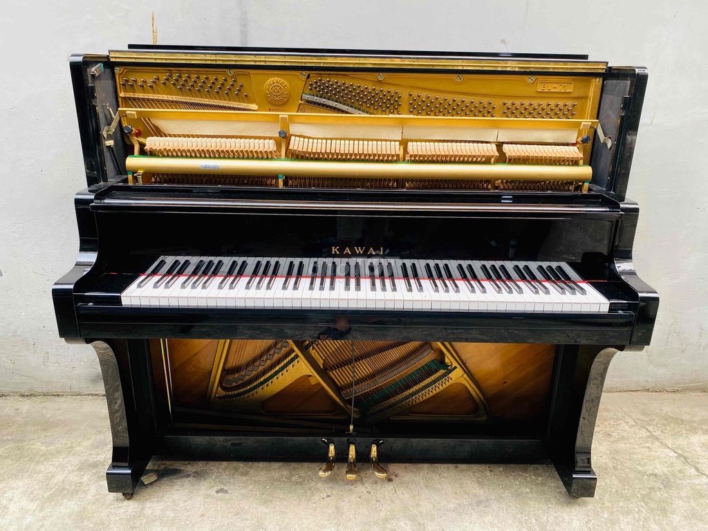 piano cơ uprigh Kawai BL71PE đen bóng soi gương