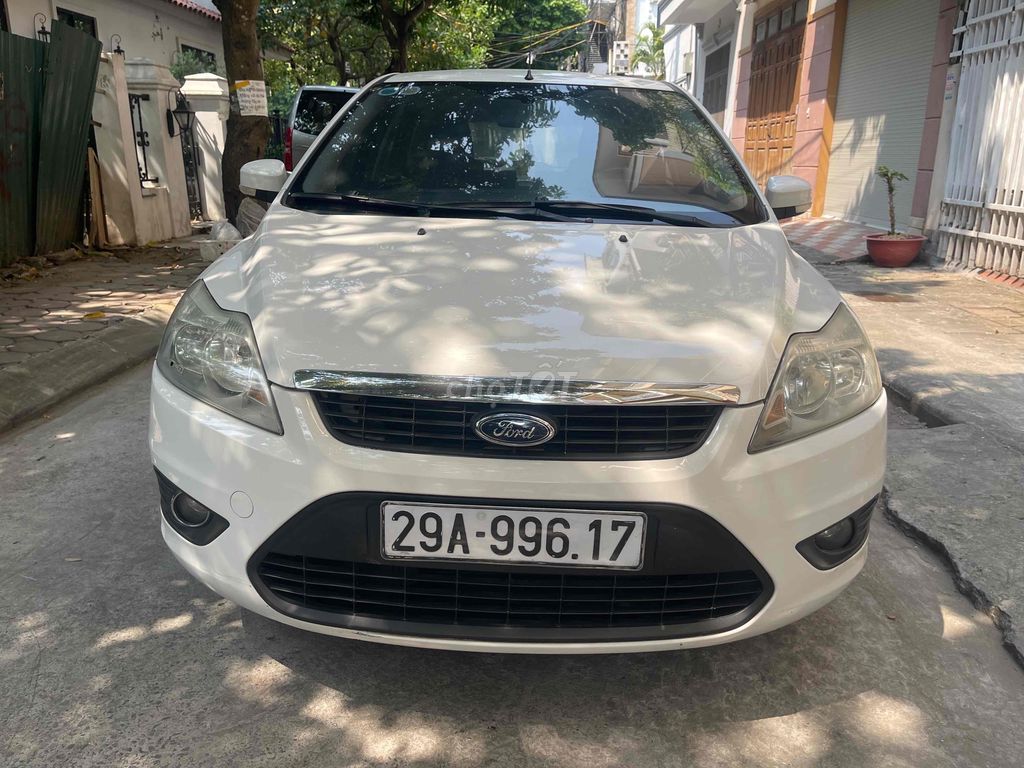 Ford Focus 2013 AT Hatchback - 100000 km