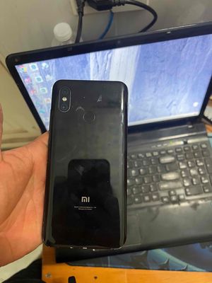 Xiaomi Mi 8 như hình