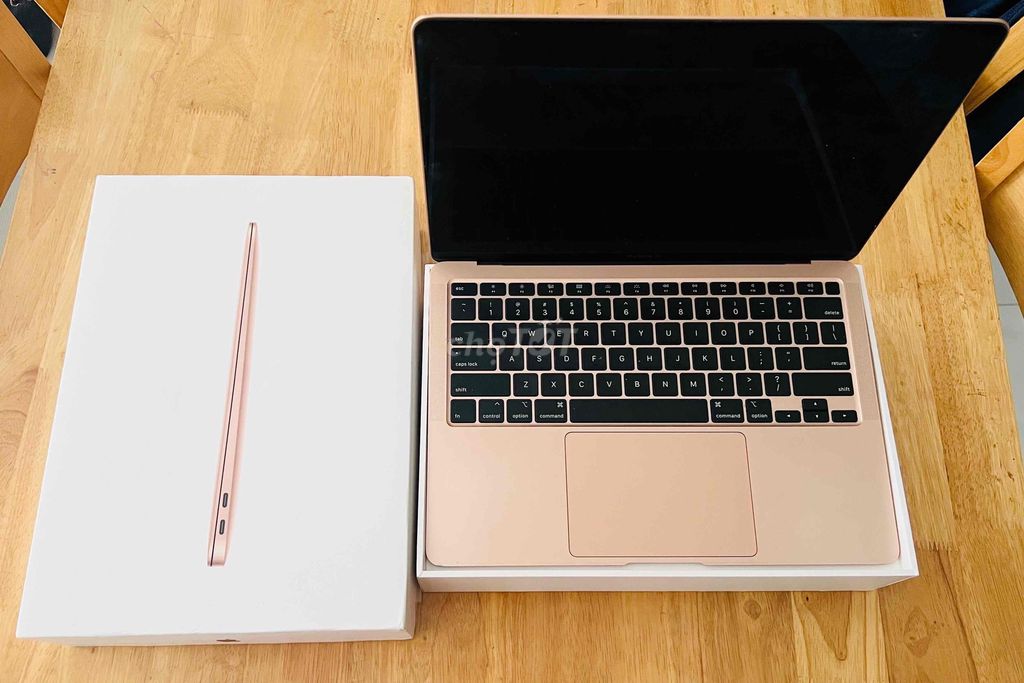 Apple MacBook Air Vàng hồng 8GB mới sạc 79 lần. Mua bán Laptop tại Quận 7 Tp Hồ Chí Minh được đăng bởi Hoàng hình 1
