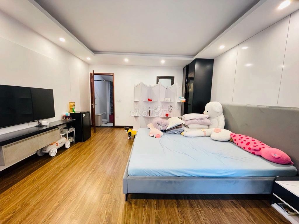 Bán nhà 40m2 5 tầng gần phố Phạm Ngọc Thạch