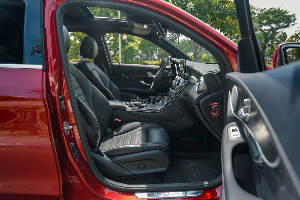 Mercedes GLC300 4Matic 2019, Bank 90%. Mua bán Ô tô tại Quận 7 Tp Hồ Chí Minh được đăng bởi Hoàn Lee Xe Lướt hình 15
