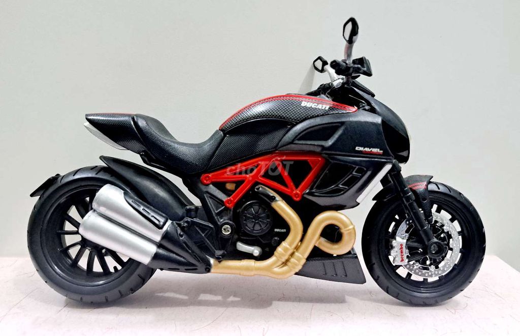 Xe Motor Ducati dáng cào cào, đen pha đỏ