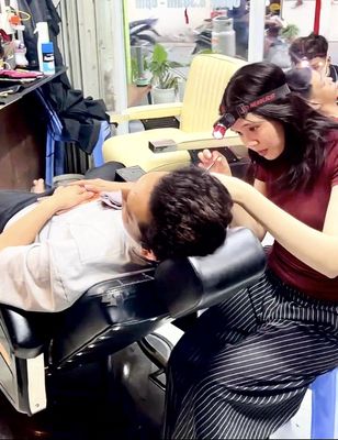 [CẮT, HÓA CHẤT, RÁI TAI, GỘI] 2 NHÂN VIÊN CẮT TÓC